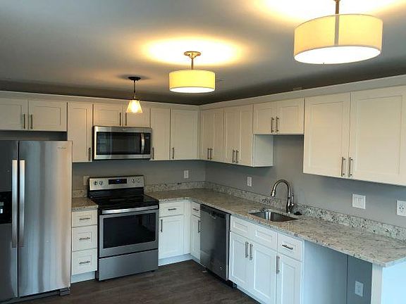 2nd image of 457 E Kirby St #403