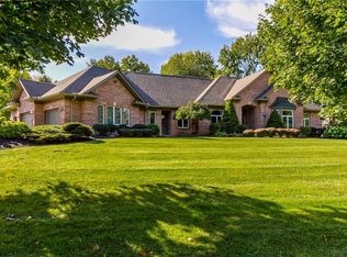 5 Mount Eagle Dr, Penfield, NY 14526