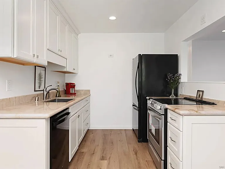 808 Regal Rd — Photo 4