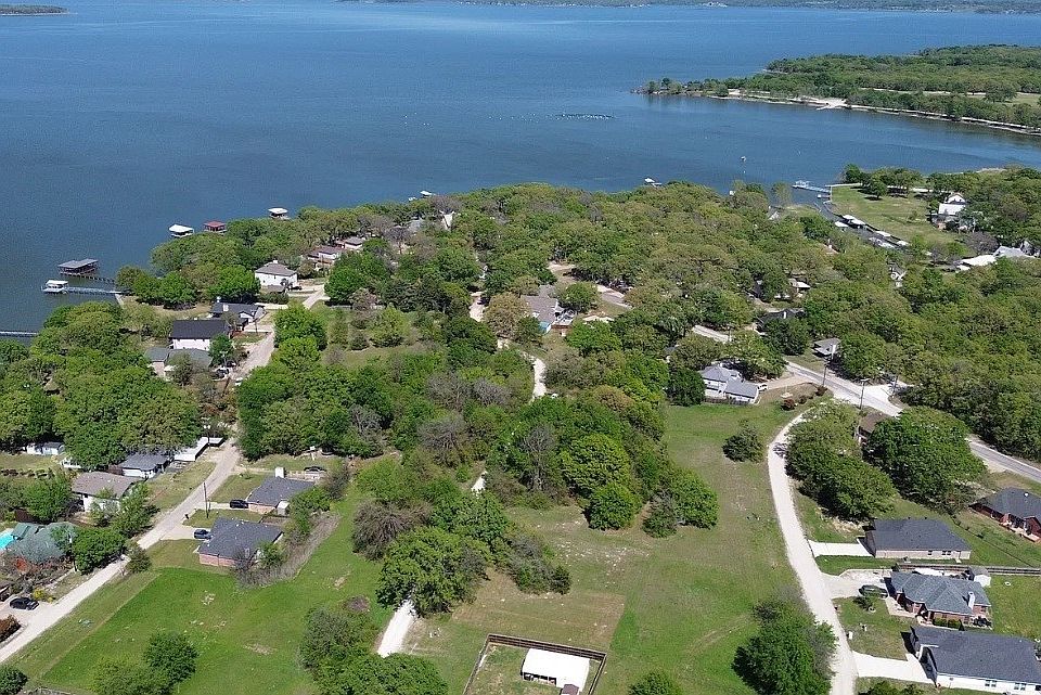 1st image of 7 Woodland Dr