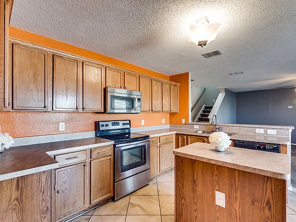 4th image of 9316 Goldenview Dr