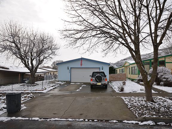 2nd image of 1006 Pomona St