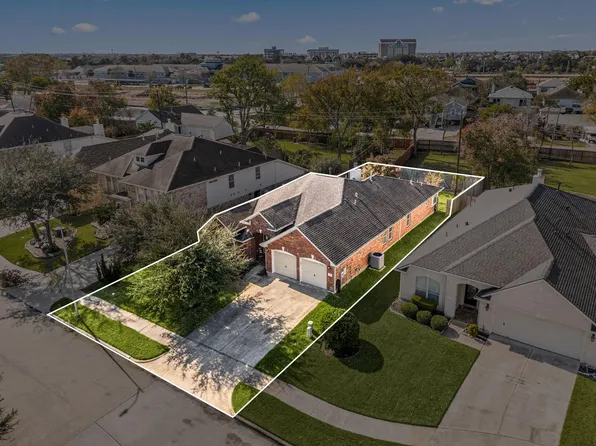 321 Holly Branch Ln, Kemah, TX 77565