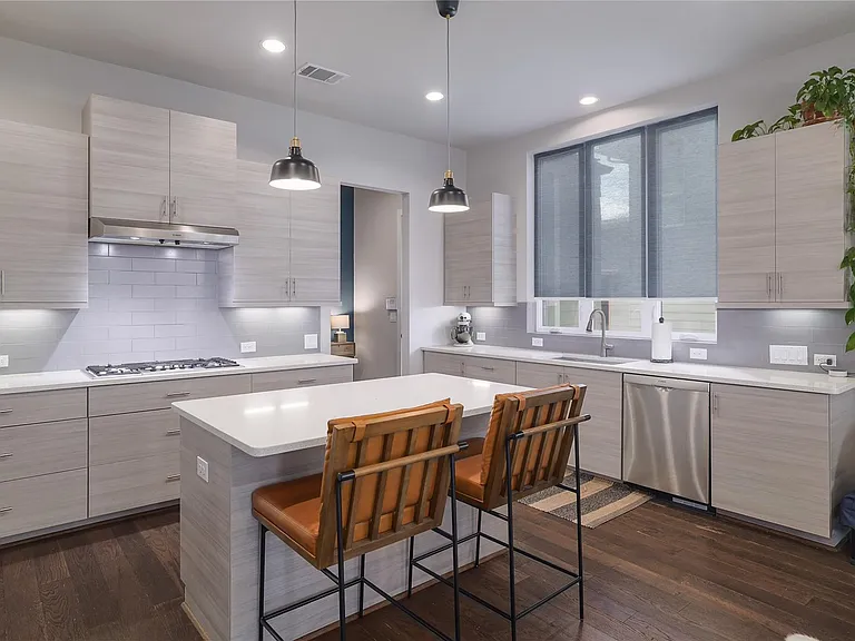 6021 Seville Dr — Photo 11