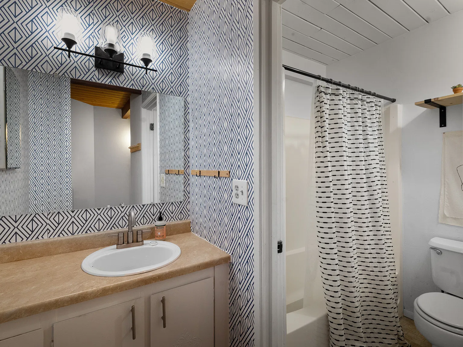 1 bed, 700 sqft, $1,800 — Photo 3