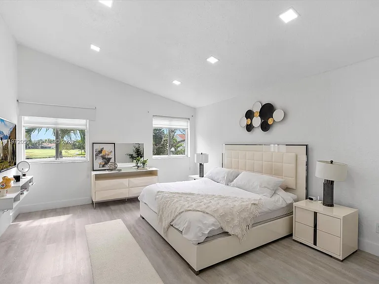 1607 SW 157th Ave — Photo 32
