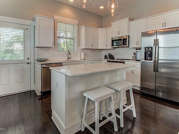 3rd image of 4064 Tamarisk Ln