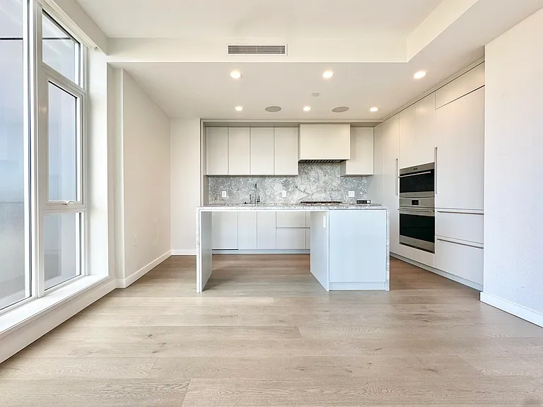 7433 Cambie St #1207 — Photo 8