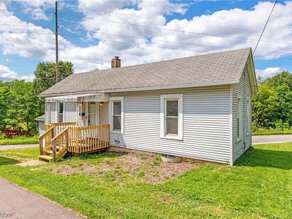 192 1st St NE, Barberton, OH 44203