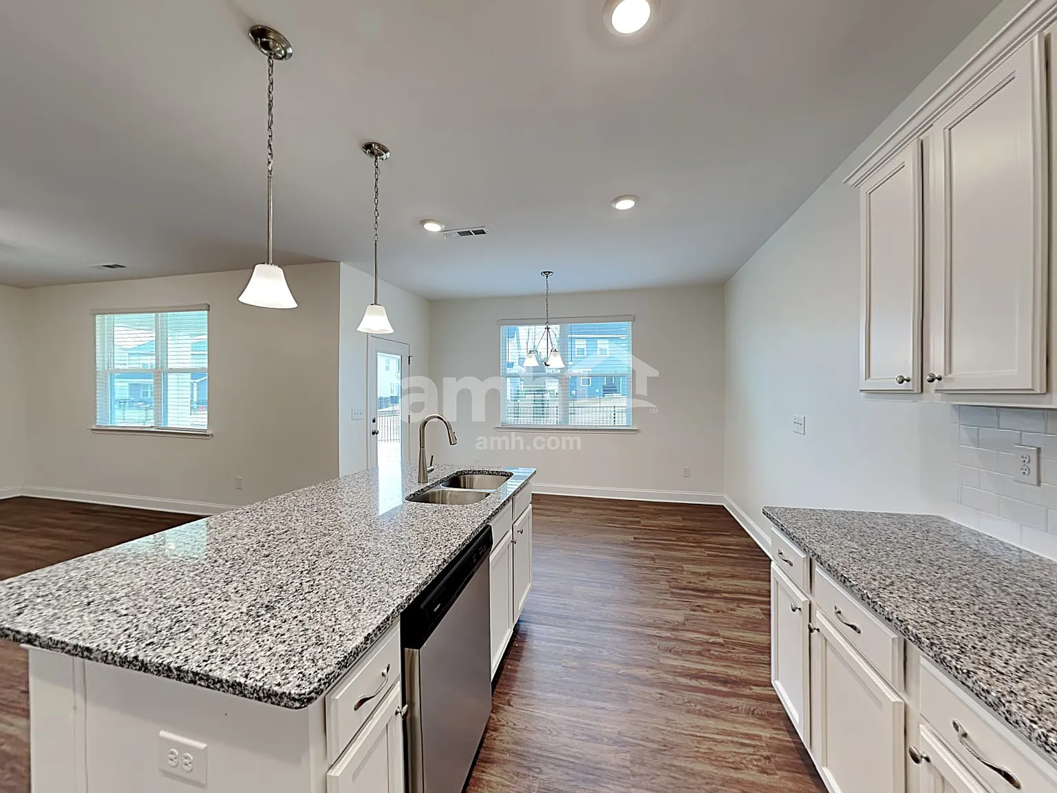 4 bed, 2.5 bath, 1946 sqft, $2,385 — Photo 3