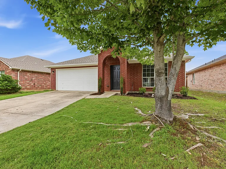 2051 Sunny Side Dr — Photo 4