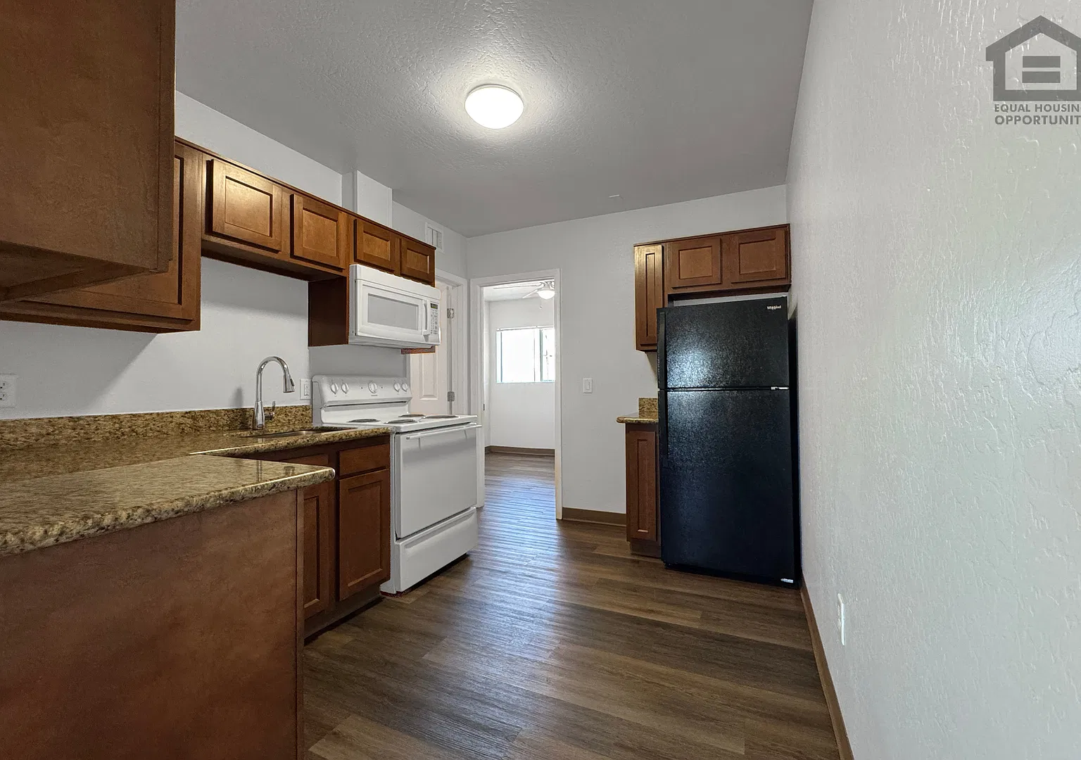 1325 N 30th Dr — Photo 2