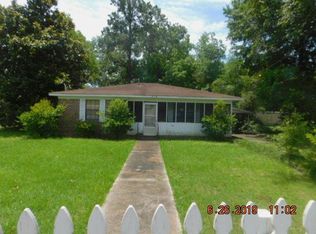 911 Hampton St, Elloree, SC 29047