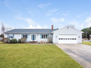 27 Surf Ln, Kennebunk, ME 04043