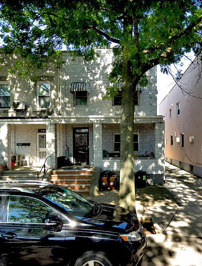 2165 W 10th St photo 1