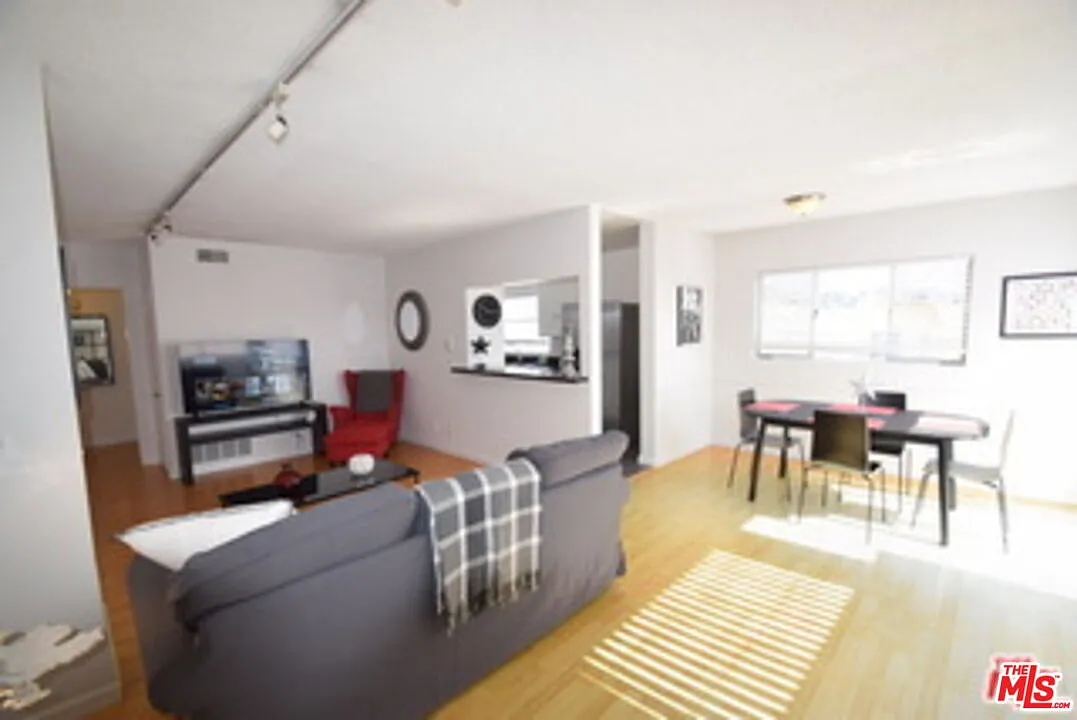 2 bed, 2.0 bath, $4,200 — Photo 4