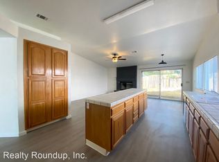 8936 Springhurst Dr, Elk Grove, CA 95624