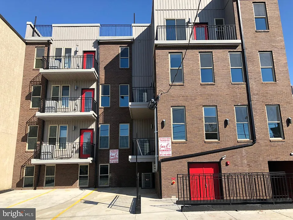2162 E Norris St #203