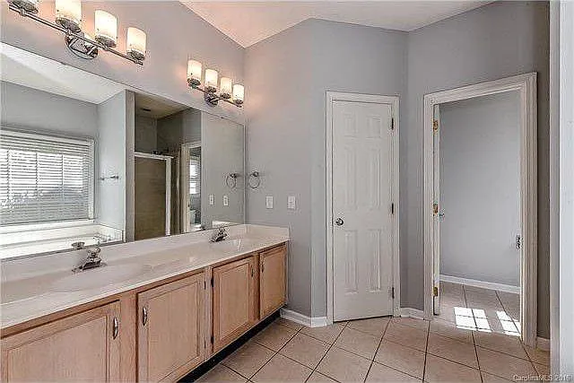 Tonawanda Drive, Charlotte — Photo 3