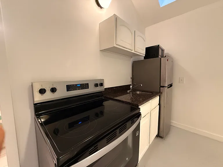 118 NW 24th St #4 — Photo 10