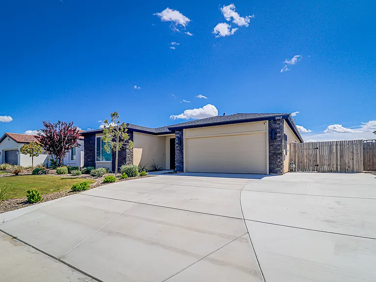 15017 Maryvale Ave — Photo 3