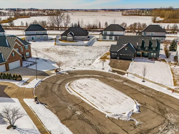 16458 S Mueller Cir #104, Plainfield, IL 60586