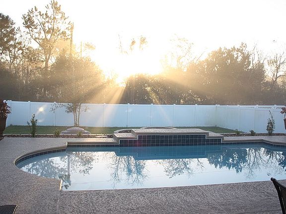 15'x30' pool w/ waterfall