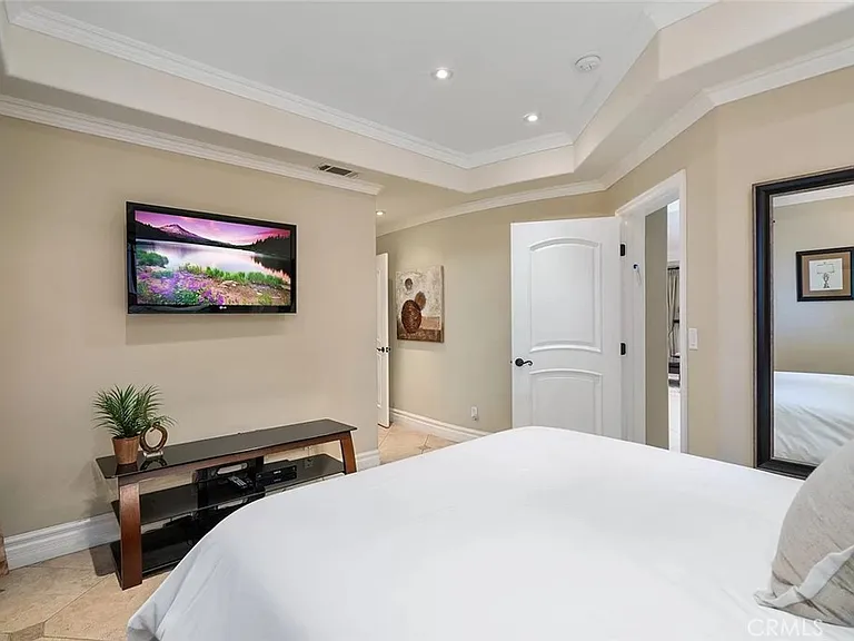 15014 Valleyheart Dr — Photo 15