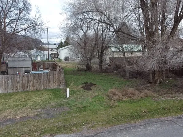 62 Jackson Avenue, Electric City, WA 99123