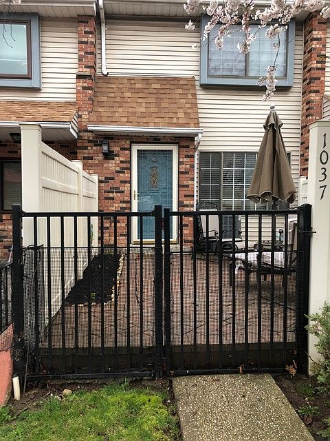 1st image of 1037 Rockland Ave