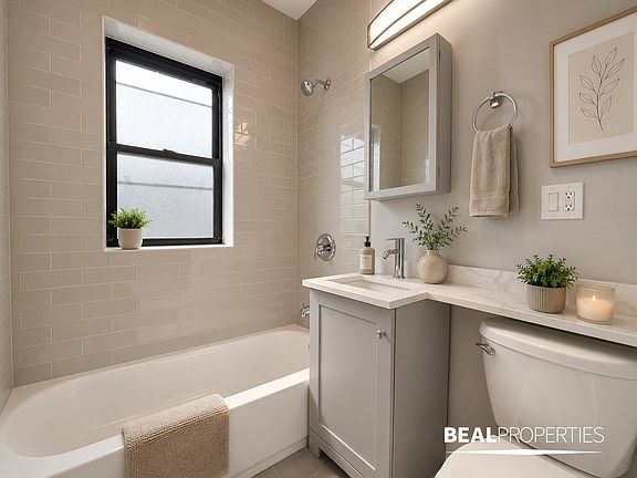 5th image of 740 W Addison St #1c70041b6