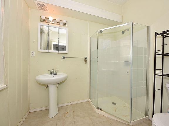 2nd image of 2208 E Webster Pl