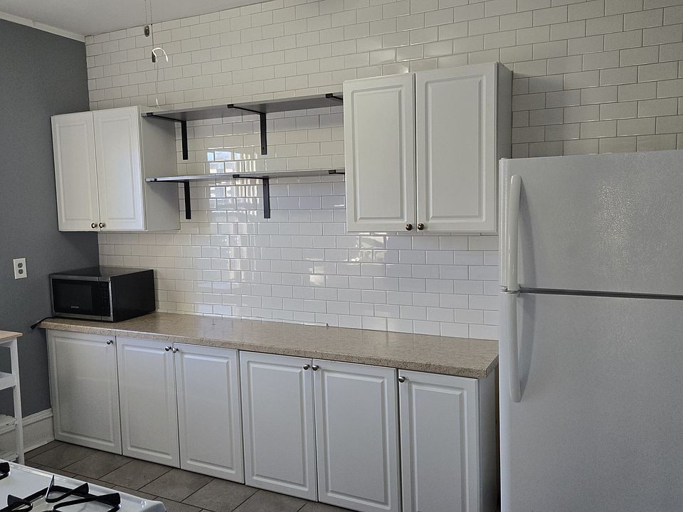 Lots of cabinet and shelf space!