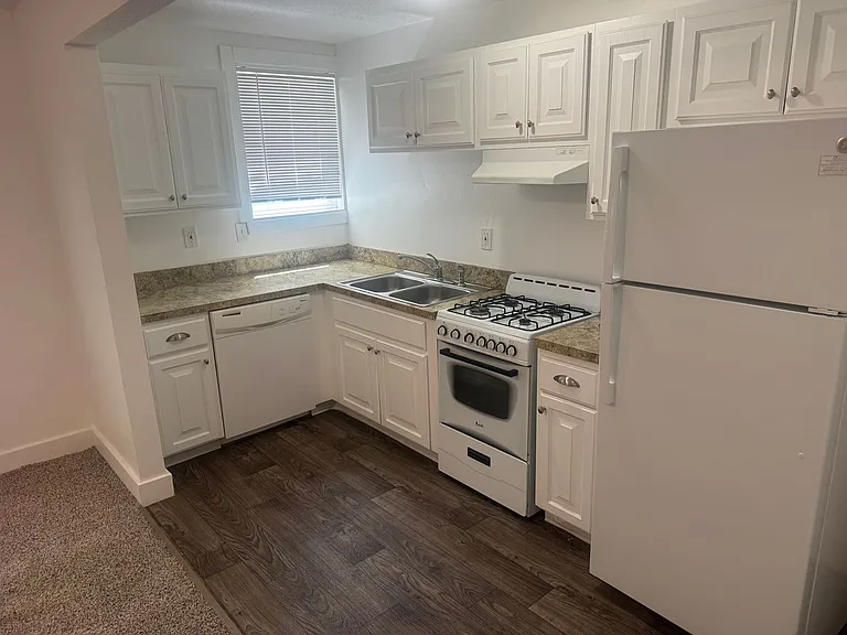 264 W Ardmore Pl #9 — Photo 2