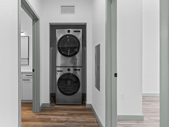 5th image of 39 Railroad Ave #138