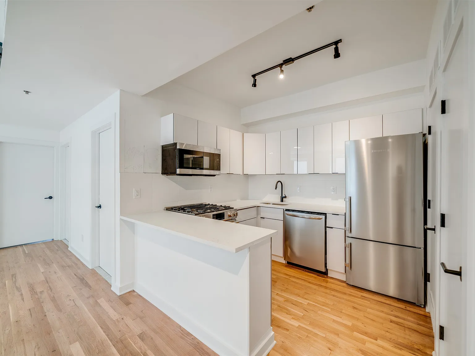716 Madison St — Photo 2