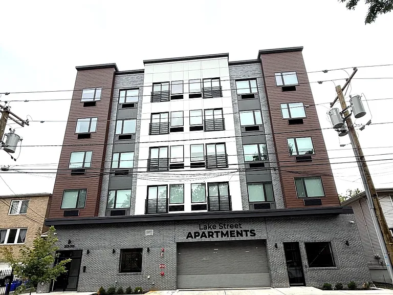 299-301 Lake St — Photo 10