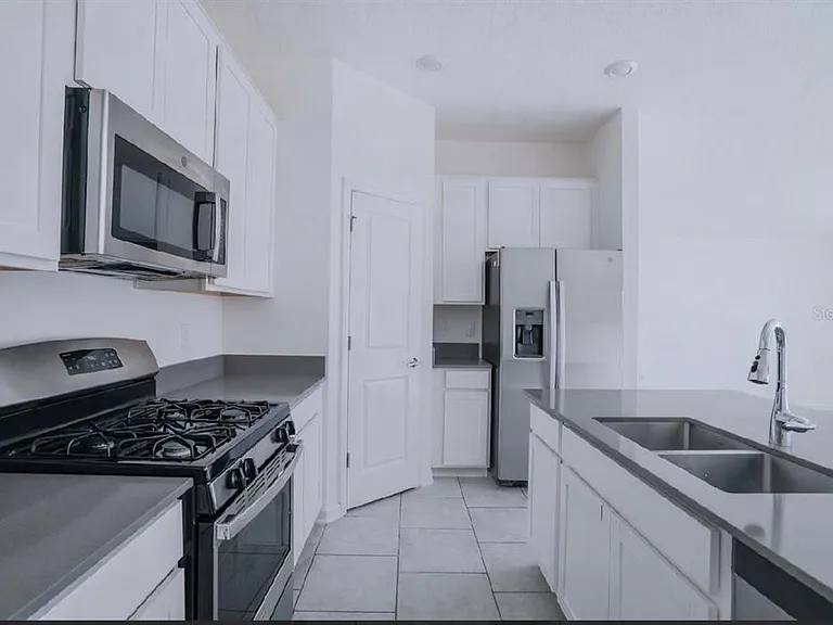 9347 Revere Ave — Photo 6