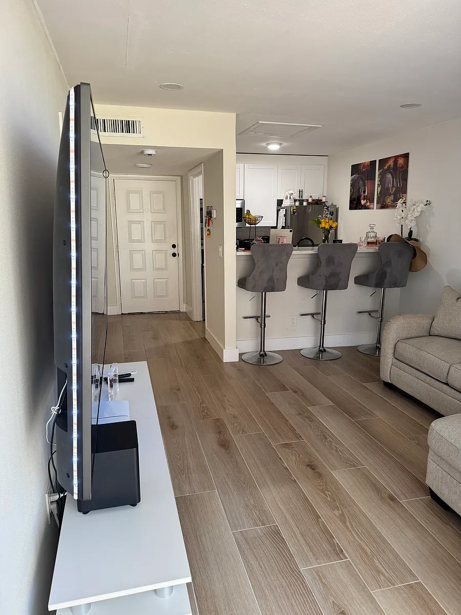 Photo 2 of 10 - 6326 Newtown Cir #A5 - Tampa, FL Building Photo - 6326 Newtown Cir #A5