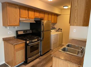 10S421 Echo Ln APT 1W, Willowbrook, IL 60527