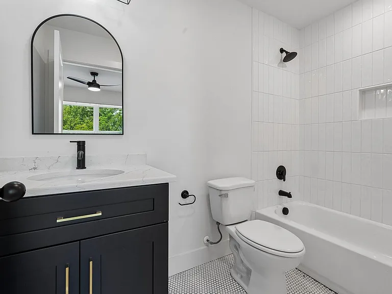 1241 N Avondale Cir — Photo 9