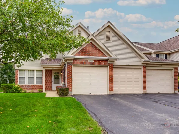 1262 N Wellington Ct N, Buffalo Grove, IL 60089