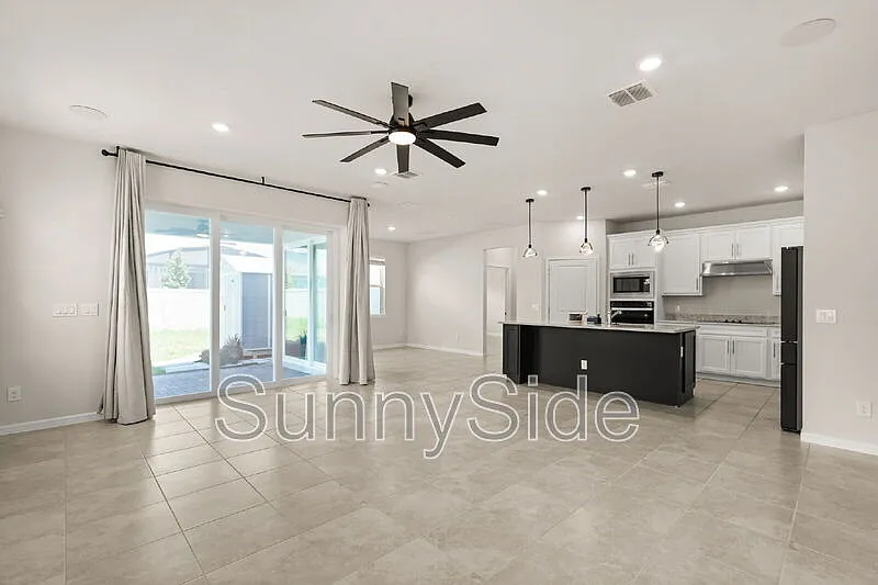 4 bed, 2.0 bath, 2041 sqft, $2,800 — Photo 4
