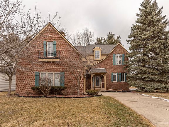 2nd image of 5622 Versailles Ave