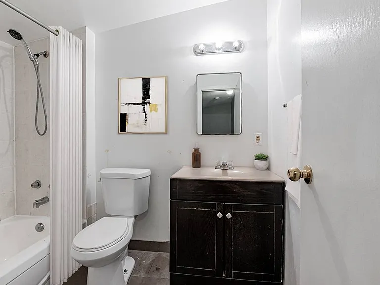 1100 Hilliard St — Photo 3