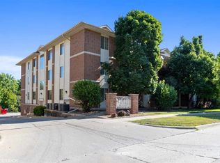 406 W Side Dr, Iowa City, IA 52246