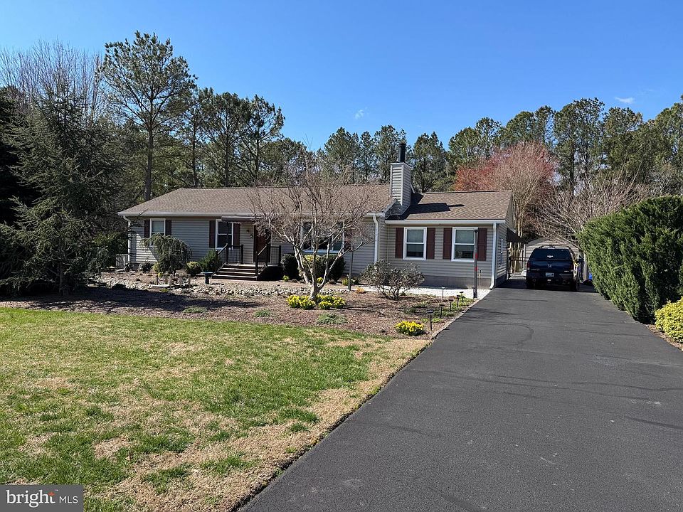 1st image of 16 Sandalwood Dr
