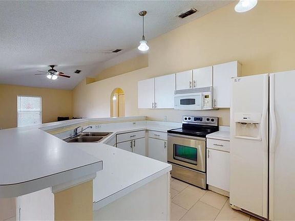 4th image of 376 Cocoa Ct