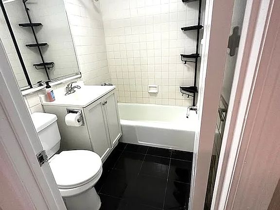 5th image of 906 Amsterdam Ave APT 5D
