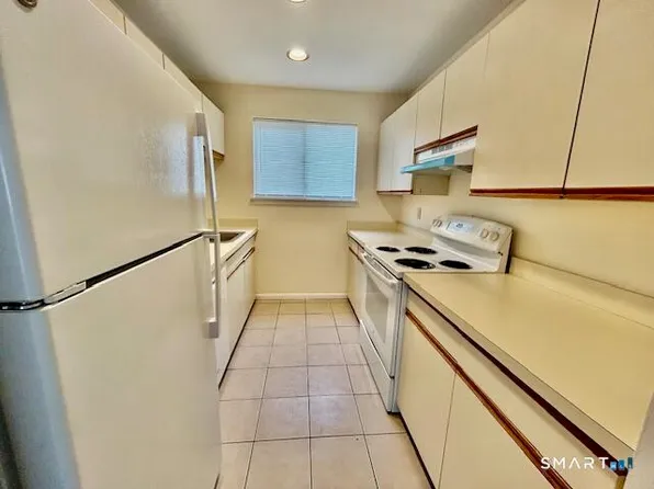 511 W Main St APT 6, Stamford, CT 06902